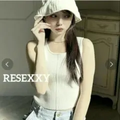 着用1回美品【RESEXXY】クロップドニットタンク　FREEサイズ　ホワイトのサムネイル