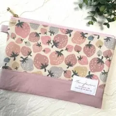 4803✿20cmフラットポーチ✿カードポケット付き✿いちご柄ピンク