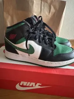 ナイキ　Nike Air Jordan 1 Mid Black Greenのサムネイル