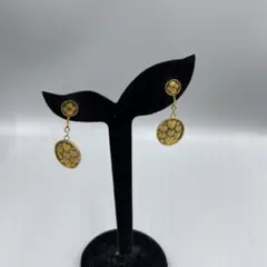 240 ヴィンテージ ゴールド模様のドロップイヤリング