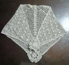 【ハンドメイド】かぎ針編み 三角形ストール シルバー系 花ブローチ付き