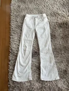 ホワイト フレアデニムパンツ