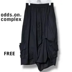 オッズオンコンプレックス　アシンメトリー　ロングフレアースカート　黒　FREE