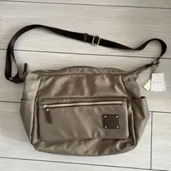 a.v.vナイロン ショルダーバッグ