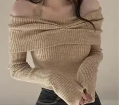 オフショルダーリブニットトップス ベージュ