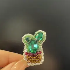 ミニ サボテンのビーズブローチ ハンドメイド ビーズ刺繍