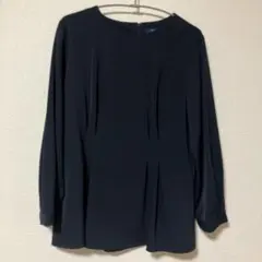 ペプラム　デザイン 長袖トップス　ブラウス　ネイビー　a.v.v.