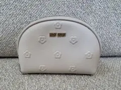 MARY QUANT シンプルエンボスデイジーラウンドポーチ（ベージュ）のサムネイル
