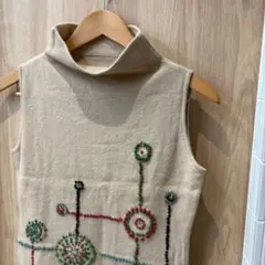 Jocomomolaホコモモラ　ノースリーブハイネックニット　刺繍　古着屋購入