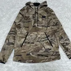 UNDER ARMOUR 迷彩　M フード付きプルオーバーパーカー　フリース生地