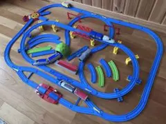 プラレール　まとめ売り　レイアウト　踏切　鉄橋　駅　トンネル　転車台　車両