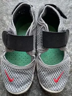Nike キッズシューズ エアリフトグレー18cm 記名なし　スニーカーサンダル