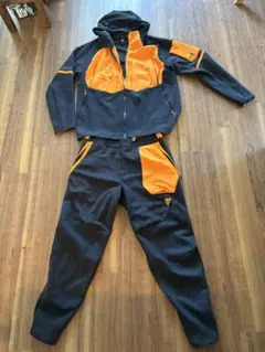 adidas フード付きジャージ上下セット 黒/オレンジ