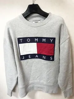 TOMMY JEANS グレー トレーナー