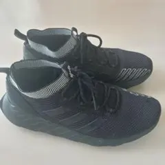 adidas黒スポーツ靴