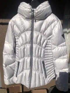 GUESS ダウンジャケット ホワイトのサムネイル