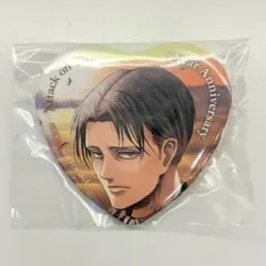 匿*送様 進撃の巨人　リヴァイ　メモリアルハート型缶バッジ　Anique 特典