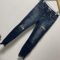 ダークブルー スキニーデニム 膝ダメージ