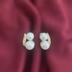 小ぶりゴールドイヤリング二粒パールとスワロフスキー上品大人可愛いデザイン
