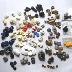 各種‥ ‥ボタン‥‥‥おまとめ売り‼️ 　　 値下げしました
