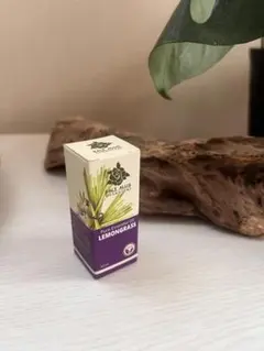 精油　エッセンシャルオイル レモングラス