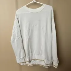 Nike ロゴ刺繍 ホワイト 長袖トレーナー