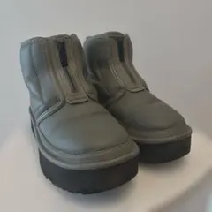 UGG Neumel Platformムートンブーツ ヘイリービーバー着用モデル