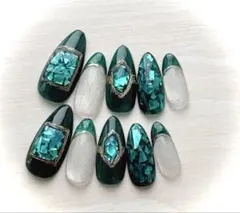 ネイルチップ　エメラルド　5月　誕生石　ニュアンス　アンティーク　マグネット