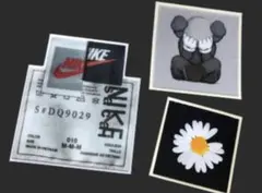 sacai × KAWS × PEACEMINUSONEステッカー３枚セットのサムネイル