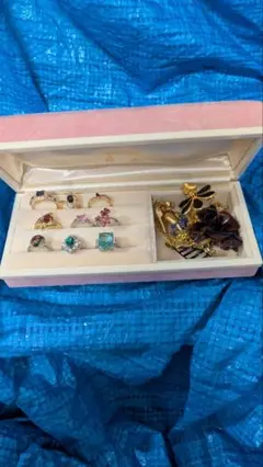 遺品整理　ヴィンテージイミテーションアクセサリーケース付きセット　4