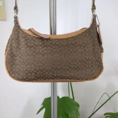 COACH ブラウンロゴパターンショルダーバッグ