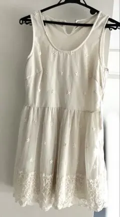 美品　INGNI イング　花柄レース　チュールトップス　アイボリー　ミニワンピ