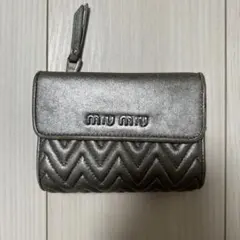 miu miu 2つ折り財布 メタリックシルバー