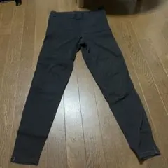 ブラック スキニーパンツ ストレッチ素材