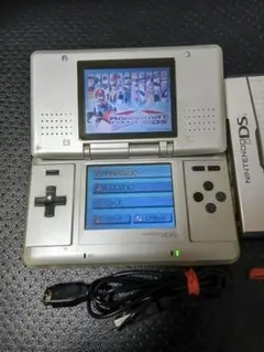 nintendoーDS グレーゲームとUSB ACアダプターケーブル付き