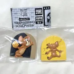 【匿名配送】トムとジェリー ジェリーとタフィーがいるお家 フィギュア 2点