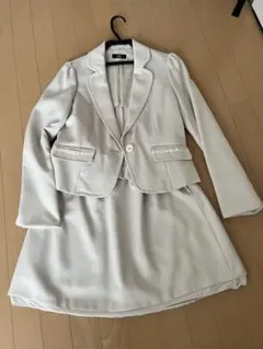 ライトベージュジャケットとドレスセット