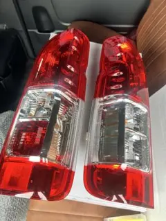 ハイエース9型の純正テールランプ - メルカリ