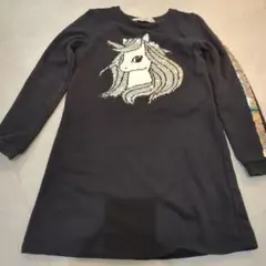 ユニコーン刺繍の黒い長袖ワンピース