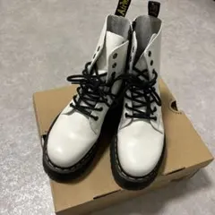 Dr.Martens ホワイト8ホール