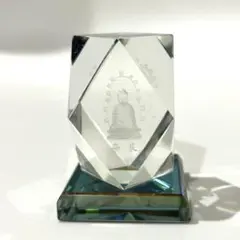クリスタル 置物