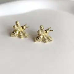 czダイヤ　蜂　ピアス