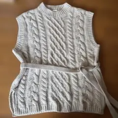 ベージュ ケーブルニット Mサイズ ニットベスト