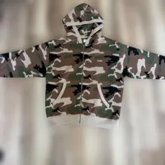 STUSSY迷彩ジップアップパーカー - メルカリ