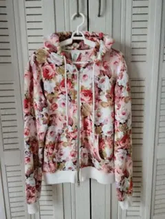 ジョイリッチ　花柄パーカー　華やかで優しい柔らかな雰囲気を醸し出します綿100