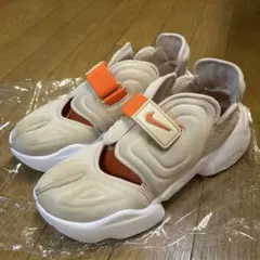 NIKE アクアリフト オレンジ ベージュ 足袋シューズ