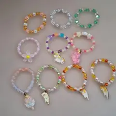 新品　チャーム付きカラフルビーズブレスレット10個おまとめ　キッズ