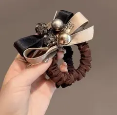 【大人気】高見え　リボン ヘアゴム パール エレガント ギフト　韓国　人気　１個