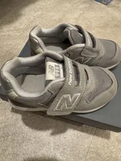 New Balance 996 キッズシューズ グレー ベルクロ