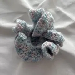 フリル付き水色ピンクシュシュ